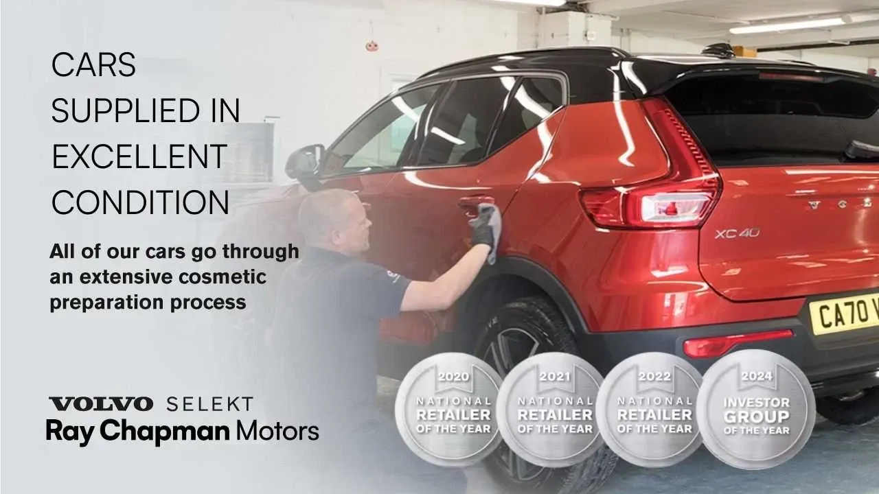 VOLVO XC40 B4 P PLUS DARK PARK CAMERA, HEATED SEATS, APPLE CARPLAY, BLIS 2025...